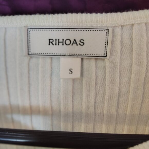 Rihoas Cream V-Neck Sweater – Long Sleeve, Soft Knit Elegance CLEARENCE - Picture 2 of 3